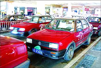 夏利出租車兩年內(nèi)消失 廣州的士醞釀?chuàng)Q高檔車型